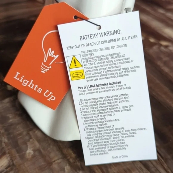 ❌SOLD❌ Light up 💡 Ceramic Ghost Figurine with Bat Cut Outs, Tabletop Decor - Picture 5 of 5